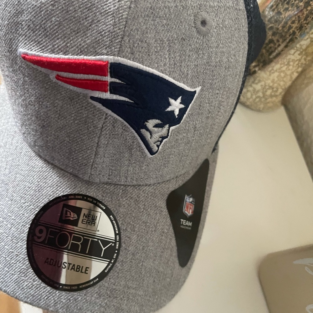 Patriots snap back NWT